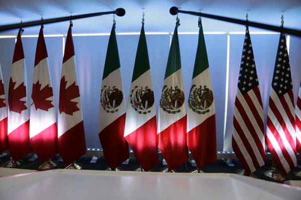 National flags representing Canada, Mexico, and the US are lit by stage lights at the North American Free Trade Agreement, NAFTA, renegotiations, in Mexico City, Tuesday, Sept. 5, 2017. - Sputnik International