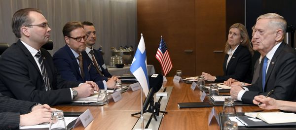 U.S. Secretary of Defense James Mattis and Finnish Defence Minister Jussi Niinisto (L) attend a bilateral meeting in Helsinki, Finland, November 7, 2017 U.S. Secretary of Defense James Mattis and Finnish Defence Minister Jussi Niinisto (L) attend a bilateral meeting in Helsinki, Finland, November 7, 2017 - Sputnik International