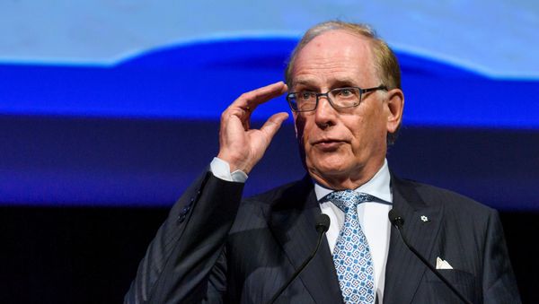 Canadian lawyer Richard McLaren who produced a report for the World Anti-Doping Agency (WADA) which claimed that Russia had orchestrated state-sponsored doping at the 2014 Sochi Winter Olympics gestures as he addresses the assembly during the WADA Annual Symposium on March 13, 2017 in Lausanne - Sputnik International