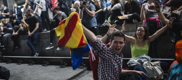 Participants in a general strike at a rally in Barcelona, Catalonia - Sputnik International
