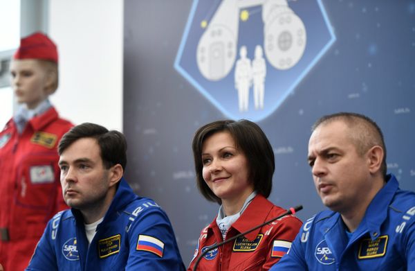 Experiment participants at a news conference on the ground simulation of the SIRIUS-17 lunar expedition, Moscow, from left: Ilya Rukavishnikov, Yelena Luchitskaya and Mark Serov - Sputnik International