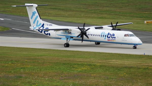 FlyBe DHC-8-400 aircraft - Sputnik International
