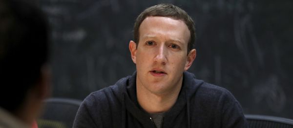 Facebook CEO Mark Zuckerberg meets with a group of entrepreneurs and innovators during a round-table discussion at Cortex Innovation Community technology hub Thursday, Nov. 9, 2017, in St. Louis Facebook CEO Mark Zuckerberg meets with a group of entrepreneurs and innovators during a round-table discussion at Cortex Innovation Community technology hub Thursday, Nov. 9, 2017, in St. Louis - Sputnik International