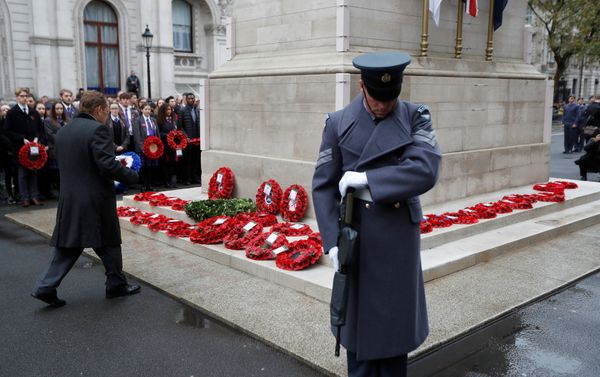 A member of the RAF Regiment guards the cenotaph as wreaths are laid at service to remember servicemen and women killed conflict, in London, Britain November 11, 2017 A member of the RAF Regiment guards the cenotaph as wreaths are laid at service to remember servicemen and women killed conflict, in London, Britain November 11, 2017 - Sputnik International
