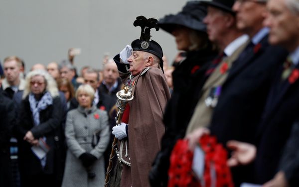 Attendees and members of the Western Front Association observe two minutes silence at the Cenotaph during a service to remember servicemen and women killed conflict, in London, Britain November 11, 2017 Attendees and members of the Western Front Association observe two minutes silence at the Cenotaph during a service to remember servicemen and women killed conflict, in London, Britain November 11, 2017 - Sputnik International