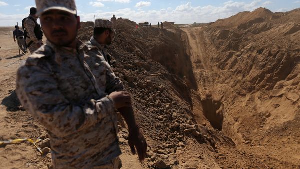 Members of Palestinian security forces loyal to Hamas stand while searching for missing or dead militants after Israel blew up a cross-border tunnel, in Khan Younis in the southern Gaza Strip November 3, 2017 - Sputnik International
