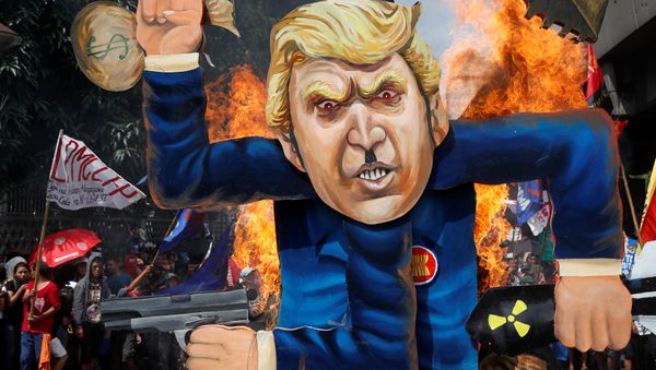 Protesters burn an effigy of U.S. President Donald Trump, who is attending the Association of Southeast Asian Nations (ASEAN) Summit and related meetings in Manila, Philippines November 13, 2017 Protesters burn an effigy of U.S. President Donald Trump, who is attending the Association of Southeast Asian Nations (ASEAN) Summit and related meetings in Manila, Philippines November 13, 2017 - Sputnik International