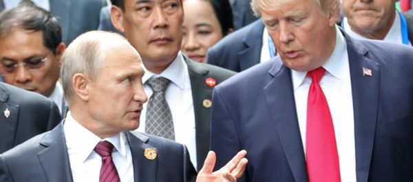 Russian President Vladimir Putin and US President Donald Trump are seen here ahead of the group photo ceremony for the Asia-Pacific Economic Cooperation leader - Sputnik International
