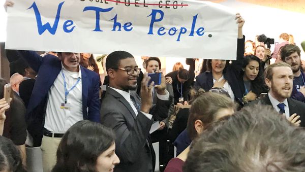 Protesters interrupt a U.S. government pro-coal event during the COP23 UN Climate Change Conference 2017, hosted by Fiji but held in Bonn, Germany, November 13, 2017 - Sputnik International