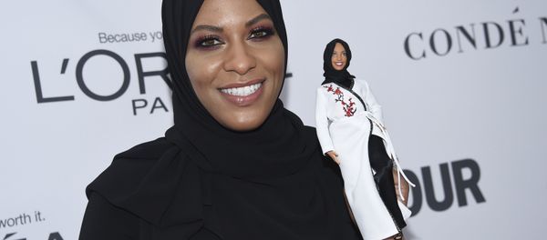 Ibtihaj Muhammad holds a Barbie doll in her likeness at the 2017 Glamour Women of the Year Awards at Kings Theatre on Monday, Nov. 13, 2017, in New York Ibtihaj Muhammad holds a Barbie doll in her likeness at the 2017 Glamour Women of the Year Awards at Kings Theatre on Monday, Nov. 13, 2017, in New York - Sputnik International