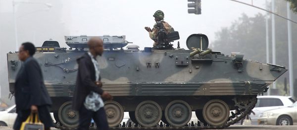 An armed soldier patrols a street in Harare, Zimbabwe, Wednesday, Nov. 15, 2017 An armed soldier patrols a street in Harare, Zimbabwe, Wednesday, Nov. 15, 2017 - Sputnik International