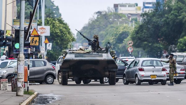 An armoured personnel carrier stations by an intersection as Zimbabwean soldiers regulate traffic in Harare on November 15, 2017 - Sputnik International