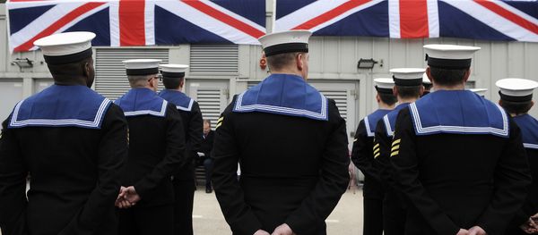 Submariners stand to attention during a ceremony to officially make 'Artful' a commissioned warship of the Royal Navy at Faslane Naval Base, Rhu, Scotland on March 18, 2016. - Sputnik International