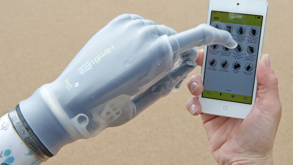 Smartphone controlled bionic hand (i-limb) - Sputnik International