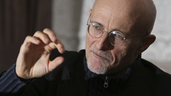 Professor Sergio Canavero gestures as he speaks to the media during a press conference in Glasgow, Scotland, Friday Nov. 18, 2016 - Sputnik International