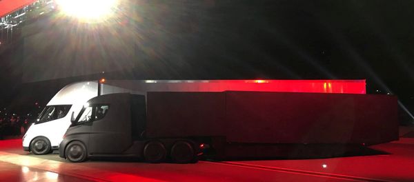 Tesla's new electric semi truck is unveiled during a presentation in Hawthorne, California, U.S Tesla's new electric semi truck is unveiled during a presentation in Hawthorne, California, U.S - Sputnik International
