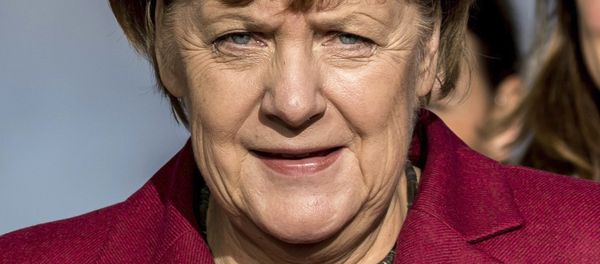 German Chancellor Angela Merkel arrives for another round of pre-talks on forming a new German government at the headquarters of her Christian Democratic Union in Berlin Friday, Nov. 17, 2017. - Sputnik International