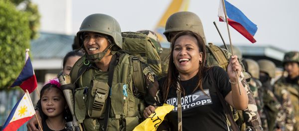 Philippine soldiers from Marawi are welcomed home by their relatives at Villamor Airbase in Manila on October 20, 2017 Philippine soldiers from Marawi are welcomed home by their relatives at Villamor Airbase in Manila on October 20, 2017 - Sputnik International