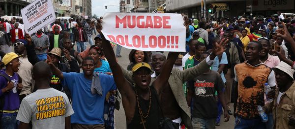 Protesters calling for Zimbabwean President Robert Mugabe to step down take to the streets in Harare, Zimbabwe November 18, 2017 Protesters calling for Zimbabwean President Robert Mugabe to step down take to the streets in Harare, Zimbabwe November 18, 2017 - Sputnik International