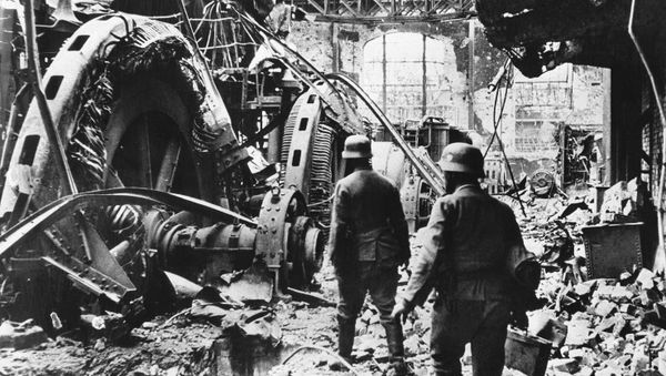 German troops passing through a wrecked generating station in the factory district of Stalingrad on Dec. 28, 1942 - Sputnik International