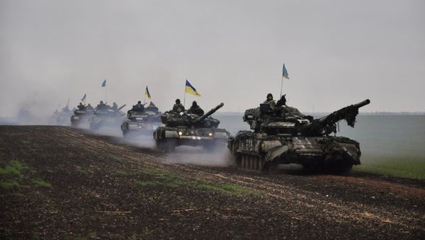 Ukrainian tanks on the march - Sputnik International