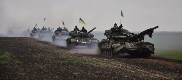 Ukrainian tanks on the march - Sputnik International
