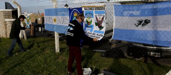 Banners with messages in support of the crew of the Argentine submarine ARA San Juan hang from the fence at the Navel base in Mar del Plata, Argentina, Sunday, Nov. 19, 2017 Banners with messages in support of the crew of the Argentine submarine ARA San Juan hang from the fence at the Navel base in Mar del Plata, Argentina, Sunday, Nov. 19, 2017 - Sputnik International