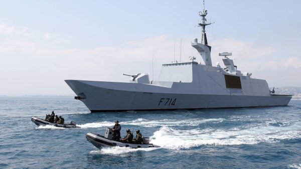 French La Fayette-class frigate La Guepratte is seen on a surveillance mission off Nice, 14 April 2005 - Sputnik International