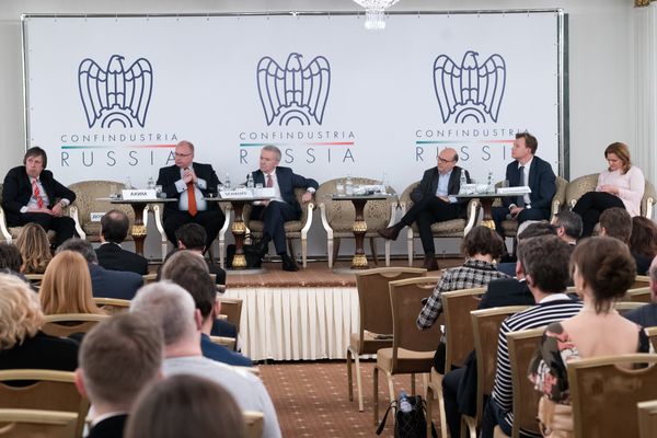 'Think Tank on Russia: Economic Challenges' round table in Moscow, November 2017 'Think Tank on Russia: Economic Challenges' round table in Moscow, November 2017 - Sputnik International