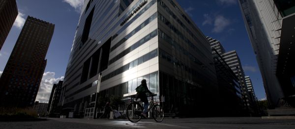 Sunlight is reflected off a building onto a bicyclist in Amsterdam's Zuidas, or southern axis, business district. Amsterdam has won the competition to be the host city of the European Medicines Agency, EMA, once it leaves London after Brexit (File) Sunlight is reflected off a building onto a bicyclist in Amsterdam's Zuidas, or southern axis, business district. Amsterdam has won the competition to be the host city of the European Medicines Agency, EMA, once it leaves London after Brexit (File) - Sputnik International