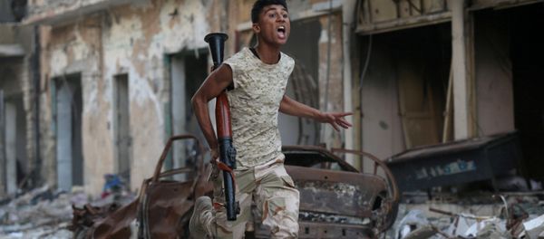 A member of the Libyan National Army runs during clashes with Islamist militants in Khreibish district in Benghazi, Libya, November 9, 2017. A member of the Libyan National Army runs during clashes with Islamist militants in Khreibish district in Benghazi, Libya, November 9, 2017. - Sputnik International