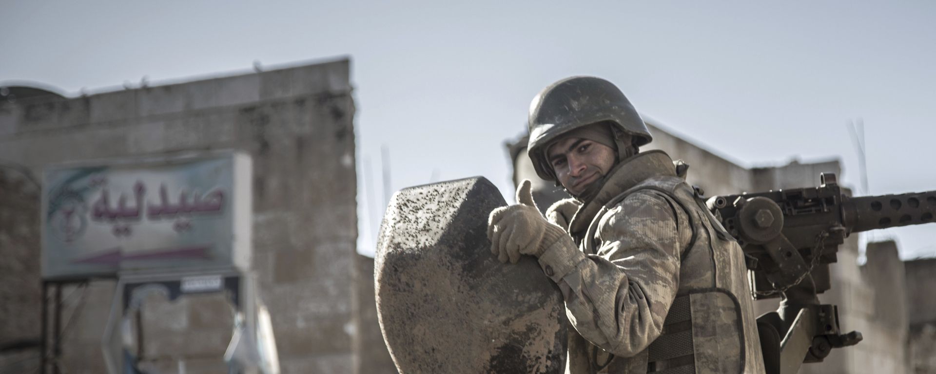 In this February 22, 2015, file photo, a soldier gives the thumbs up as Turkish army's armored vehicles and tanks roll in Syrian town of Ayn al-Arab, also known as Kobani, as they return from the Ottoman tomb in Syria.  - Sputnik International, 1920, 30.06.2022