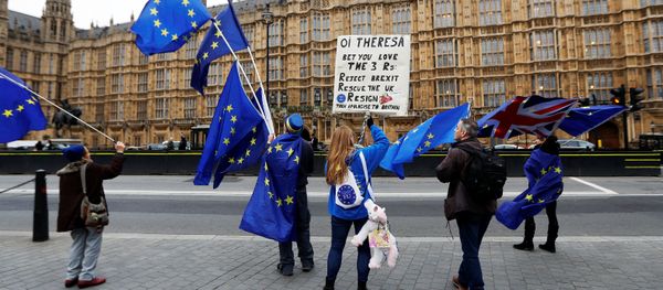 Anti-Brexit protesters wave EU and Union flags outside the Houses of Parliament in London, Britain, November 14, 2017 Anti-Brexit protesters wave EU and Union flags outside the Houses of Parliament in London, Britain, November 14, 2017 - Sputnik International