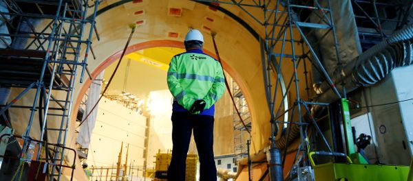 A worker stands in the construction site of the third-generation European Pressurised Water nuclear reactor (EPR) in Flamanville, northwestern France on November 16, 2016 - Sputnik International