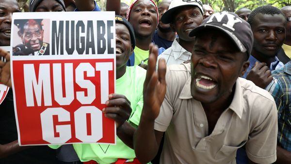 Protesters call for Zimbabwean President Robert Mugabe to resign across the road from parliament in Harare, Zimbabwe, November 21, 2017 Protesters call for Zimbabwean President Robert Mugabe to resign across the road from parliament in Harare, Zimbabwe, November 21, 2017 - Sputnik International