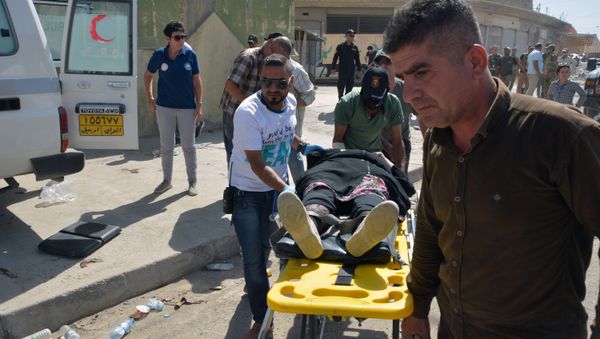 Members of the Iraqi Counter-Terrorism Service (CTS) carry an elderly woman into an ambulance prior to being transported to a hospital (File) - Sputnik International