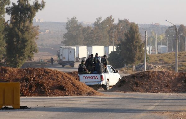 Free Syrian Army fighters ride on the back of a pickup truck near the Syrian-Jordanian border crossing in Deraa, Syria, October 23, 2017 - Sputnik International