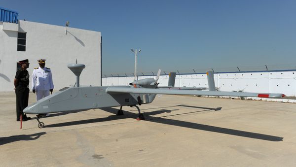 Indian military officers interact next to a Searcher MK II unmanned aerial vehicle (UAV) at the Porbandar airfield in Porbandar, some 400 kms from Ahmedabad, on January 17, 2011 Indian military officers interact next to a Searcher MK II unmanned aerial vehicle (UAV) at the Porbandar airfield in Porbandar, some 400 kms from Ahmedabad, on January 17, 2011 - Sputnik International