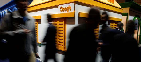 People pass by the Google stand at the Web Summit, Europe's biggest tech conference, in Lisbon, Portugal, November 8, 2017 - Sputnik International