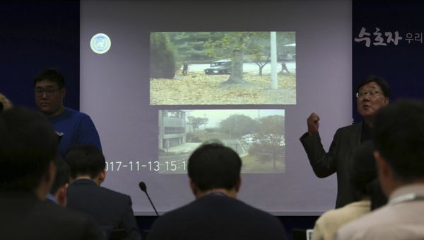 Journalists watch CCTV footage regarding a North Korean soldier's defection, during a press conference at the Defense Ministry in Seoul, South Korea, Wednesday, Nov. 22, 2017 Journalists watch CCTV footage regarding a North Korean soldier's defection, during a press conference at the Defense Ministry in Seoul, South Korea, Wednesday, Nov. 22, 2017 - Sputnik International