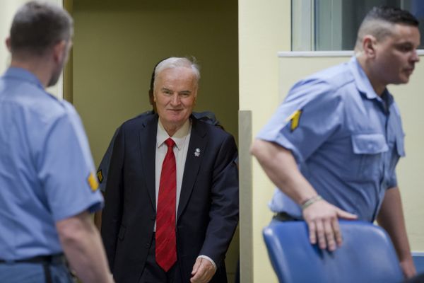 Bosnian Serb military chief Ratko Mladic enters the Yugoslav War Crimes Tribunal in The Hague, Netherlands, Wednesday, Nov. 22, 2017, to hear the verdict in his genocide trial Bosnian Serb military chief Ratko Mladic enters the Yugoslav War Crimes Tribunal in The Hague, Netherlands, Wednesday, Nov. 22, 2017, to hear the verdict in his genocide trial - Sputnik International