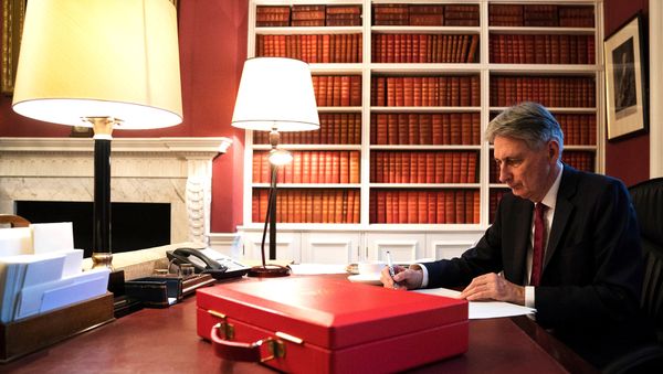 Britain's Finance Minister Philip Hammond prepares his 2017 budget speech in his office in Downing Street, London Britain's Finance Minister Philip Hammond prepares his 2017 budget speech in his office in Downing Street, London - Sputnik International