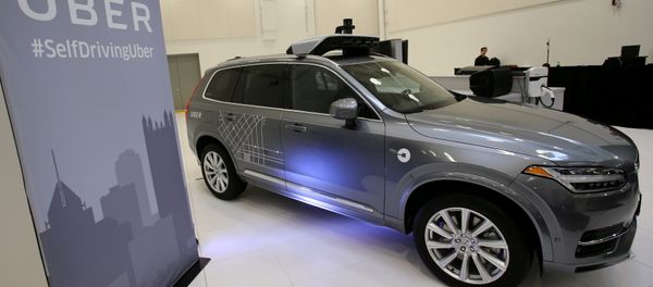 Uber's Volvo XC90 self driving car is shown during a demonstration of self-driving automotive technology in Pittsburgh, Pennsylvania, U.S. September 13, 2016 - Sputnik International