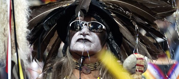 A Native American dancer participates during the Grand Entry of the 43rd Annual Denver March Powwow held at the Denver Coliseum on March 25, 2017 in Denver, Colorado - Sputnik International