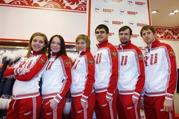 From left: members of the Russian national skeleton team Yelena Nikitina, Olga Potylitsyna, Maria Orlova, Nikita Tregubov, Alexander Tretyakov, and Sergei Chudinov demonstrate the team's Olympic uniform at Bosco store - Sputnik International