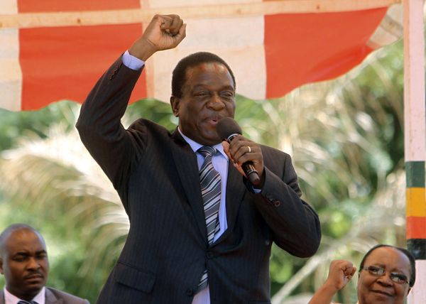 Zimbabwean vice President Emmerson Mnangagwa greets party supporters at the ZANU-PF headquarters in Harare Zimbabwean vice President Emmerson Mnangagwa greets party supporters at the ZANU-PF headquarters in Harare - Sputnik International