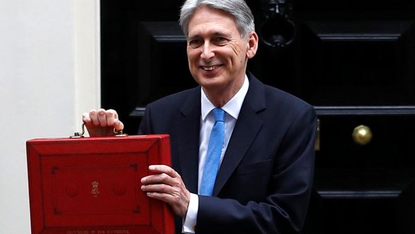 Britain's Finance Secretary Philip Hammond leaves Downing Street on his way to deliver his budget statement to parliament, London, Britain, November 22, 2017. - Sputnik International