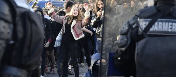 A protest against changes to France's university admission rules, Paris - Sputnik International