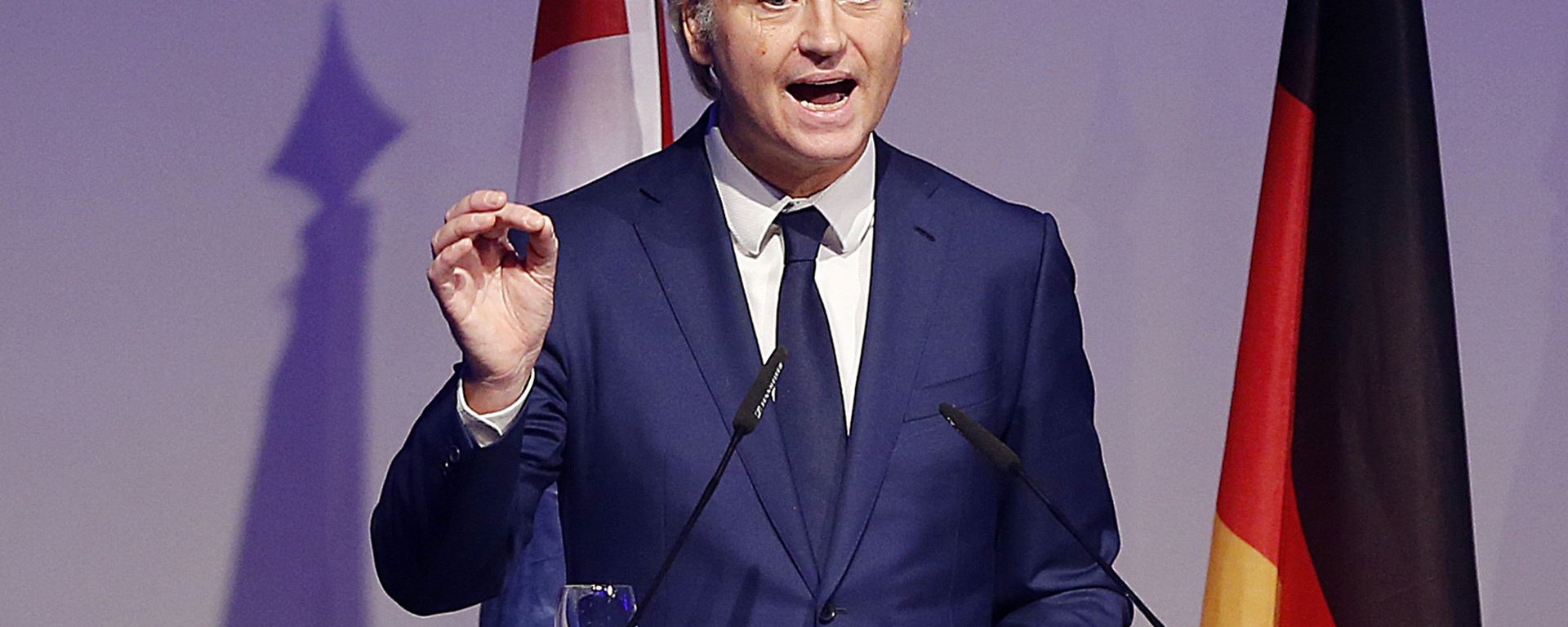 In this Saturday, Jan. 21, 2017 file photo, Dutch populist anti-Islam lawmaker Geert Wilders delivers a speech at a meeting of European Nationalists in Koblenz, Germany. - Sputnik International, 1920, 22.11.2017