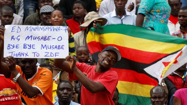 People wait for the inauguration ceremony to swear in Zimbabwe's former vice president Emmerson Mnangagwa as president in Harare, Zimbabwe, November 24, 2017 - Sputnik International